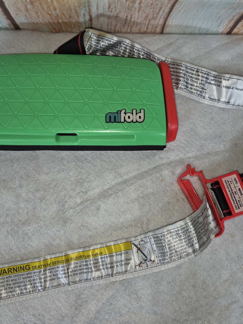 Mifold Grab-And-Go Compact Car Booster Portable Seat Green/Red 40 To 100 Lbs